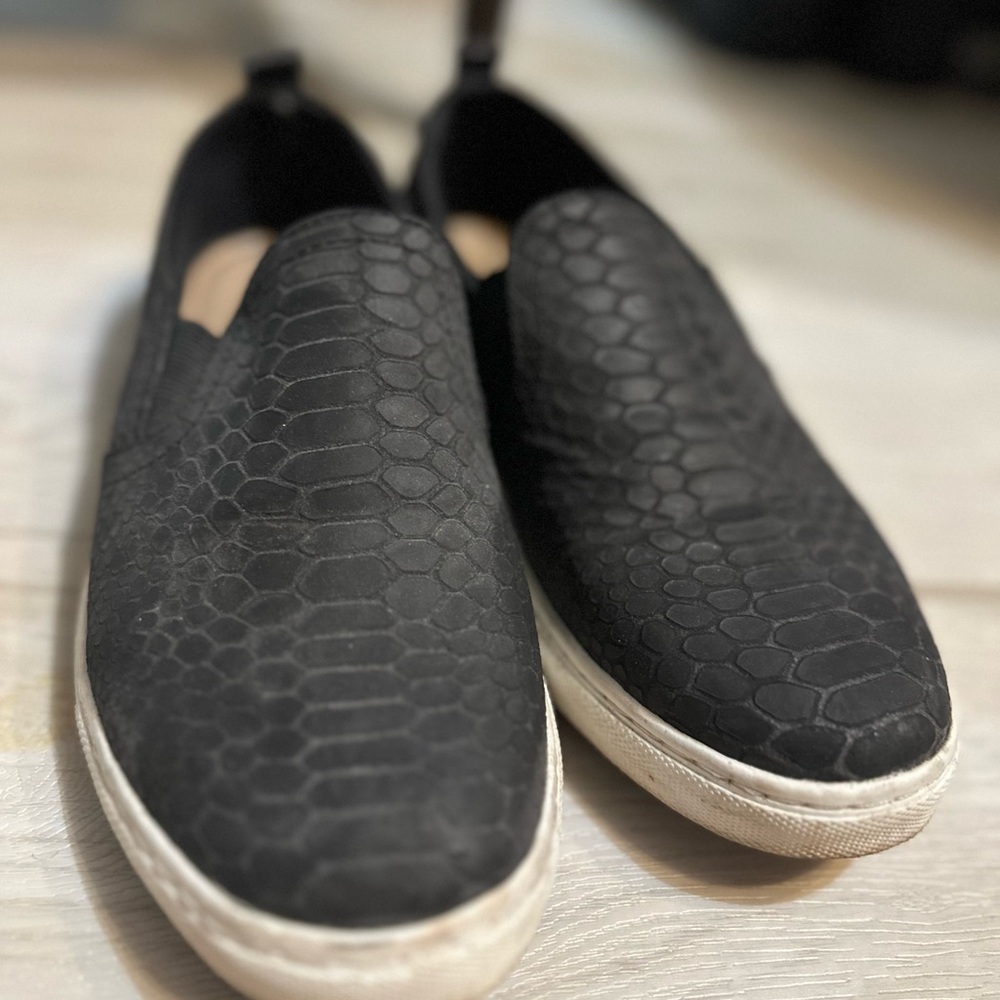 Black croc-embossed splendid Slip-On Sneakers